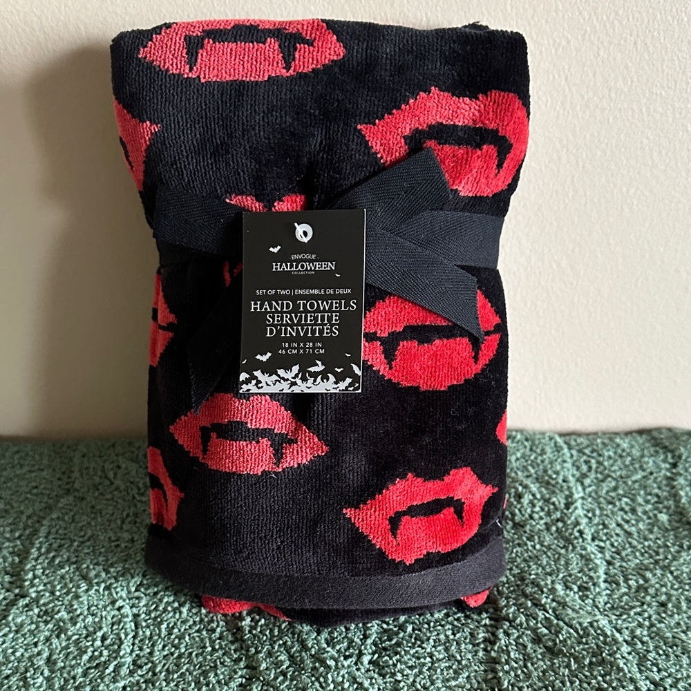 Envogue Hand Towels Halloween Dracula Black & Red Lips 👄 Set of 2 NEW!